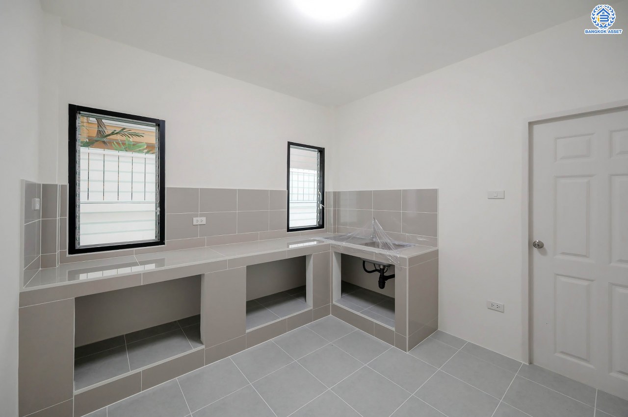 บ้านมือสองตกแต่งใหม่ โครงการ ลลิลอินเดอะพาร์ค บางใหญ่ บ้านเดี่ยว เนื้อที่ 54.60 ตร.ว. ฟังก์ชัน 3 ห้องนอน 2 ห้องน้ำ 1 ห้องอเนกประสงค์ 1 ที่จอดรถ บนทำเลเดินทางสะดวก ใกล้เซ็นทรัลเวสต์เกต ทางด่วน "กาญจนาภิเษก และรถไฟฟ้าสายสีม่วง "สถานีตลาดบางใหญ่"...